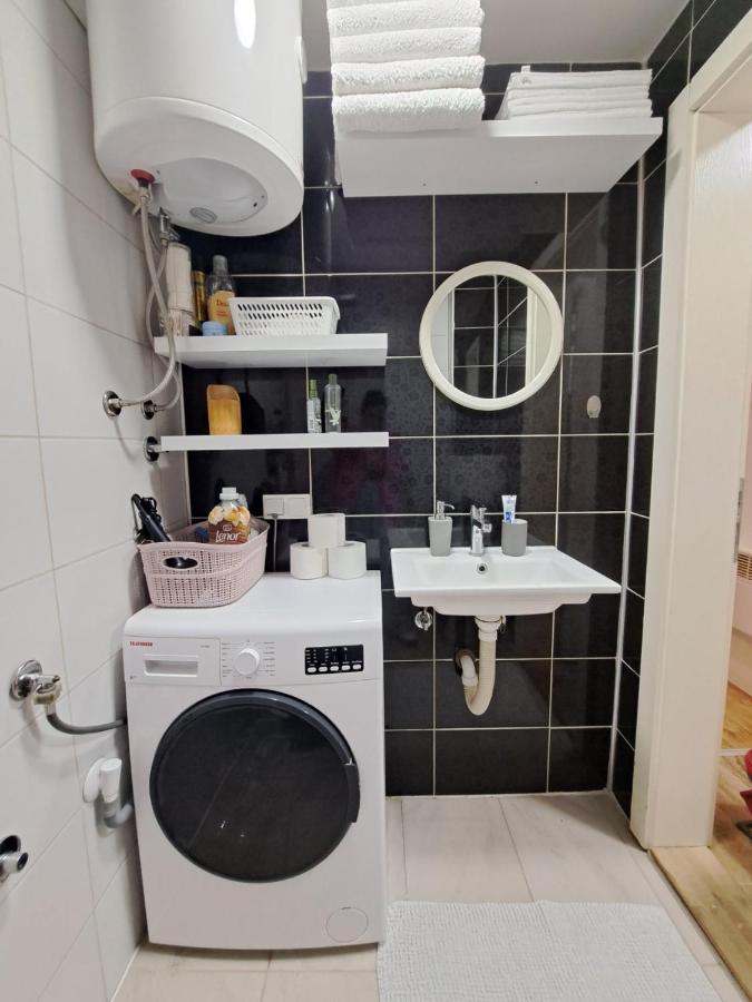 Em Apartment *