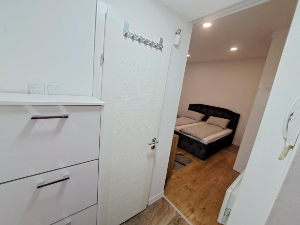Em Apartment *